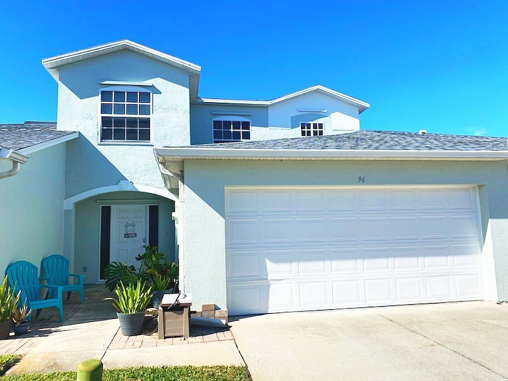 1/2 mile from the Atlantic Ocean - spacious townhouse