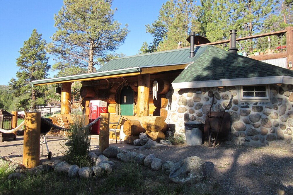Studio Cabin with Big Canyon Ferry Lake Views