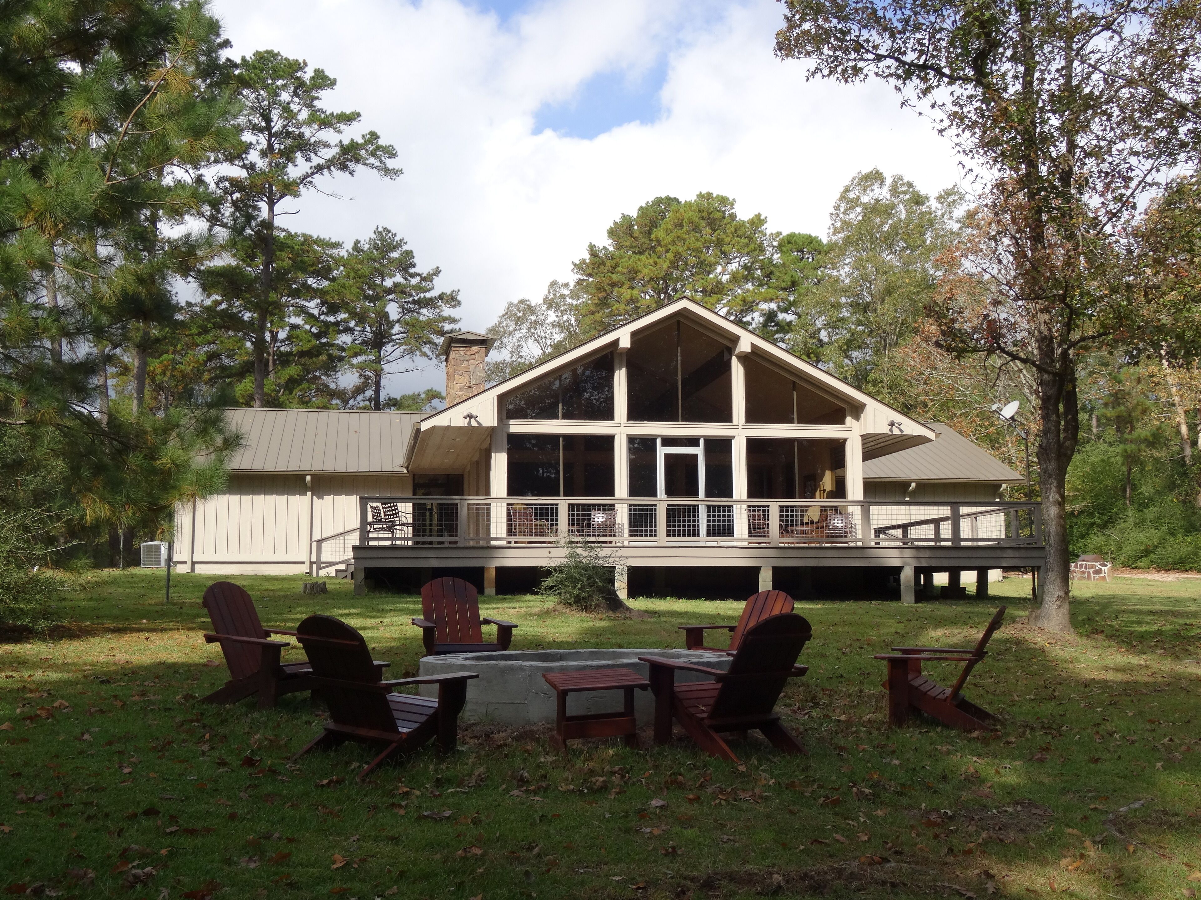 Upland Hill Lodge - East Texas lake views