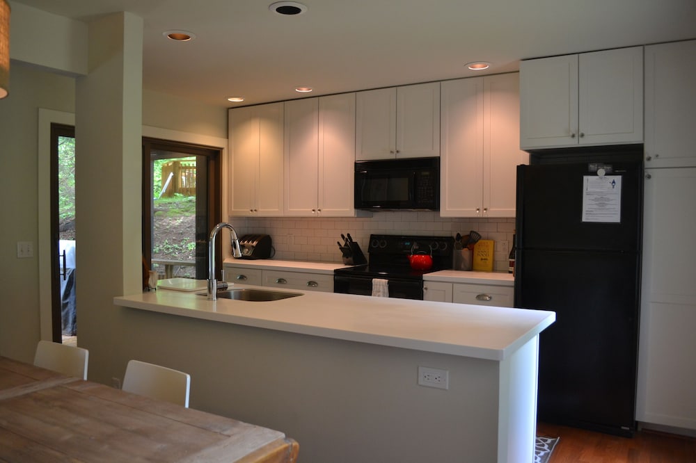 Ski Mountain Getaway in Heart of Sugarbush and Mad River newly renovated