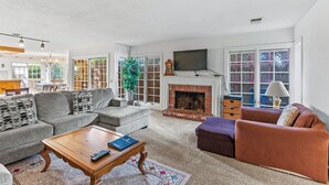 A living room with a fireplace, a television, and a sofa. - Vacation Home in Seabright (Santa Cruz)