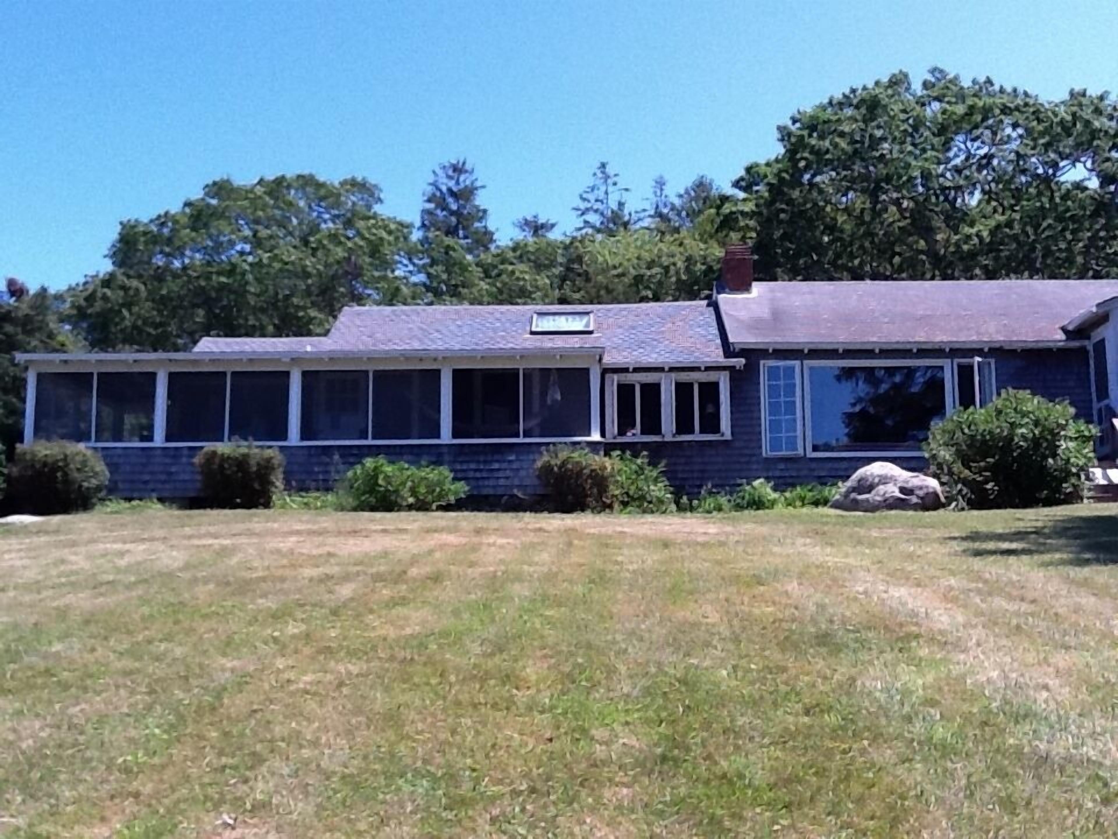 Indian Hill / Cedar Tree Neck / Private Beach
