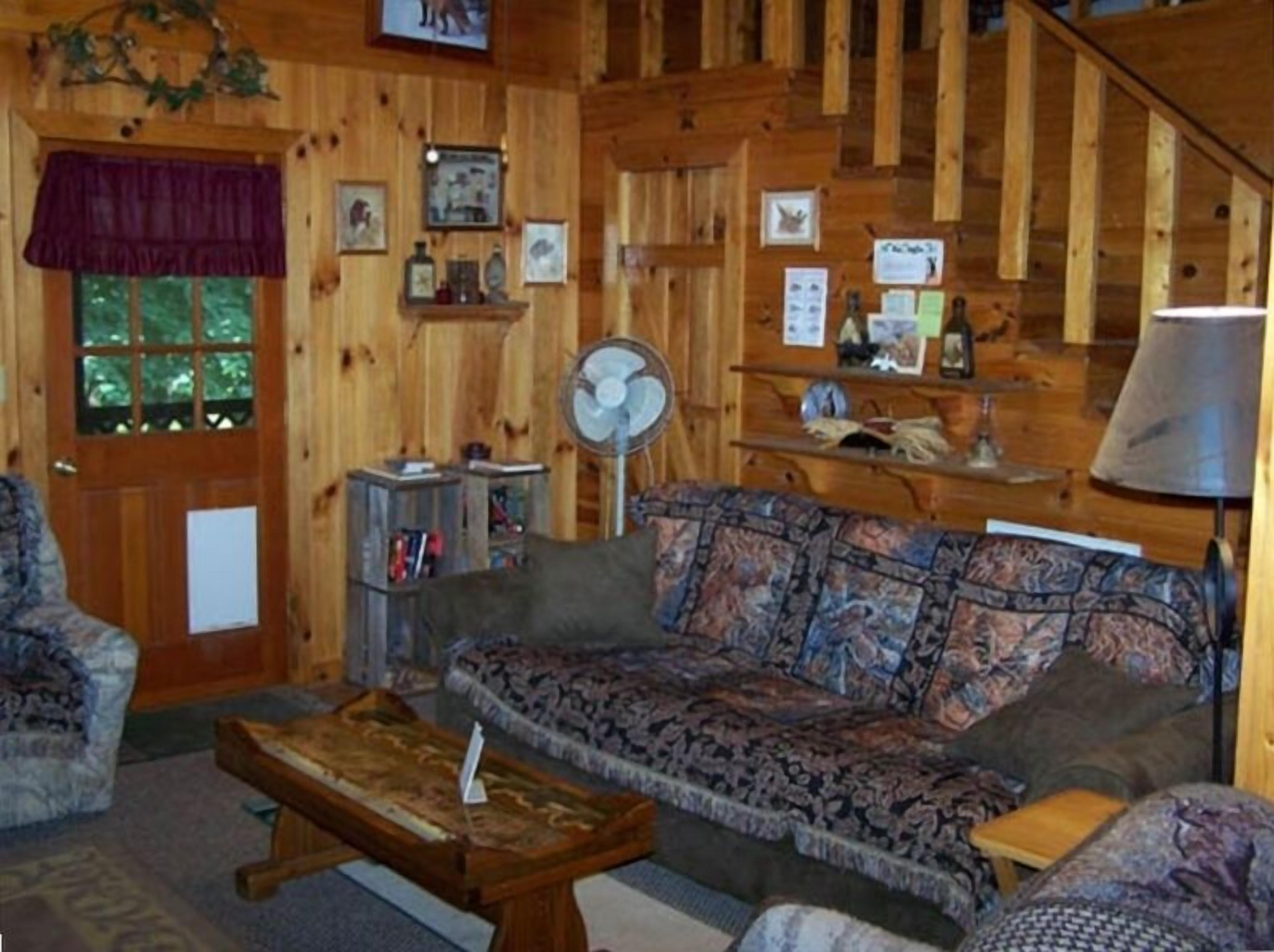 Pet Friendly Toccoa Riverfront Cabin  with 1200' of Riverfront at your back door
