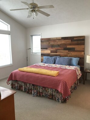 5 habitaciones, tabla de planchar con plancha, wifi y ropa de cama 