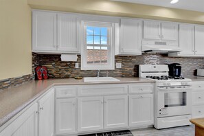 Fridge, microwave, oven, stovetop - Well-established Rental!! Walk to Beach & Bay, BBQ, Ping Pong, Badges & More! (Seaside Heights)