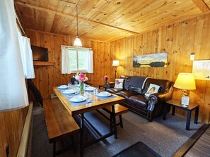 Chalet rustique Standard, 2 chambres, vue sur le complexe | Aire de séjour