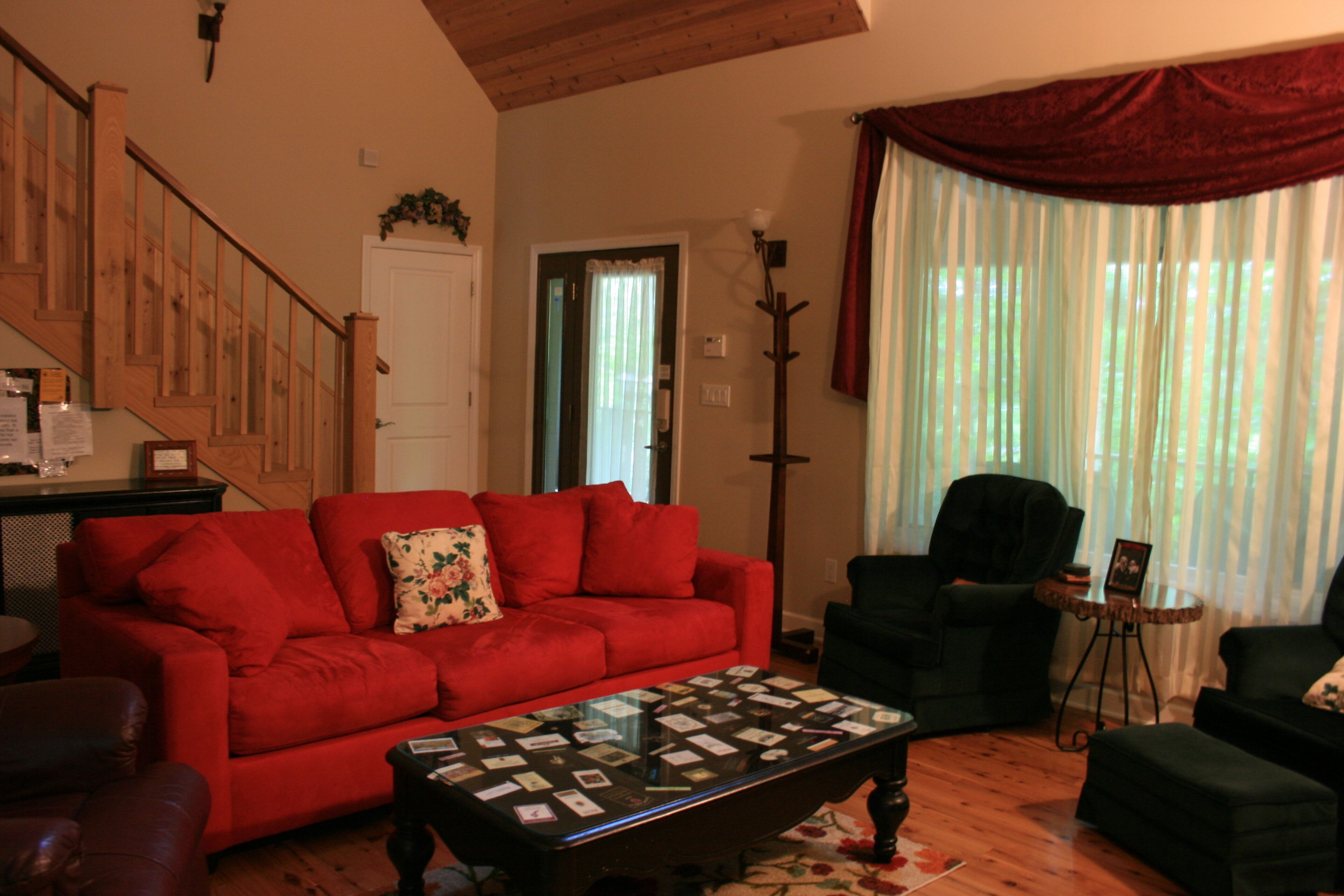 Fully Furnished 3 Bedroom Home in a Tranquil Wooded Setting