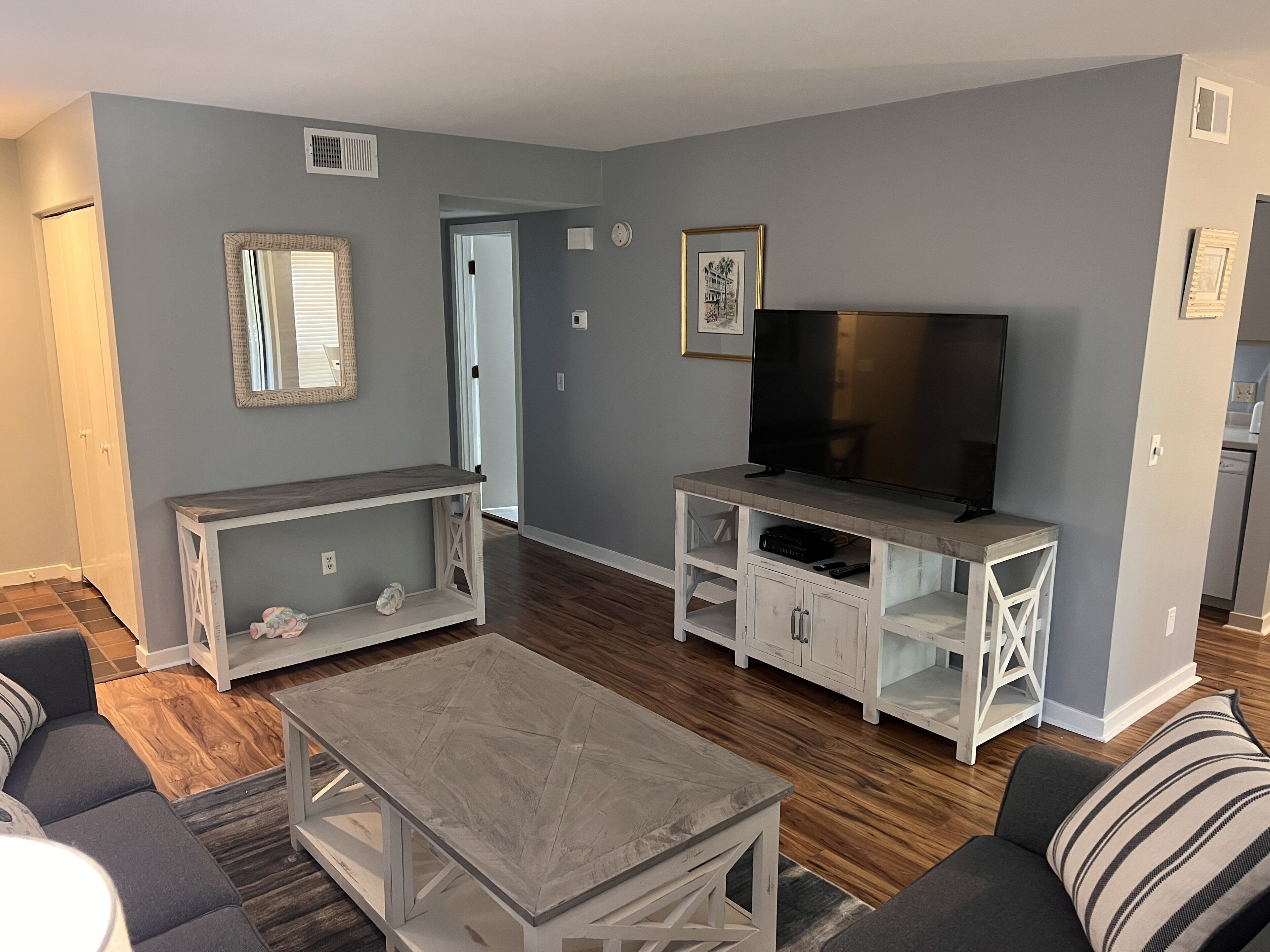 Newly Updated, Near Harbour Town 1st Floor 1 Bedroom 1 Bath Villa