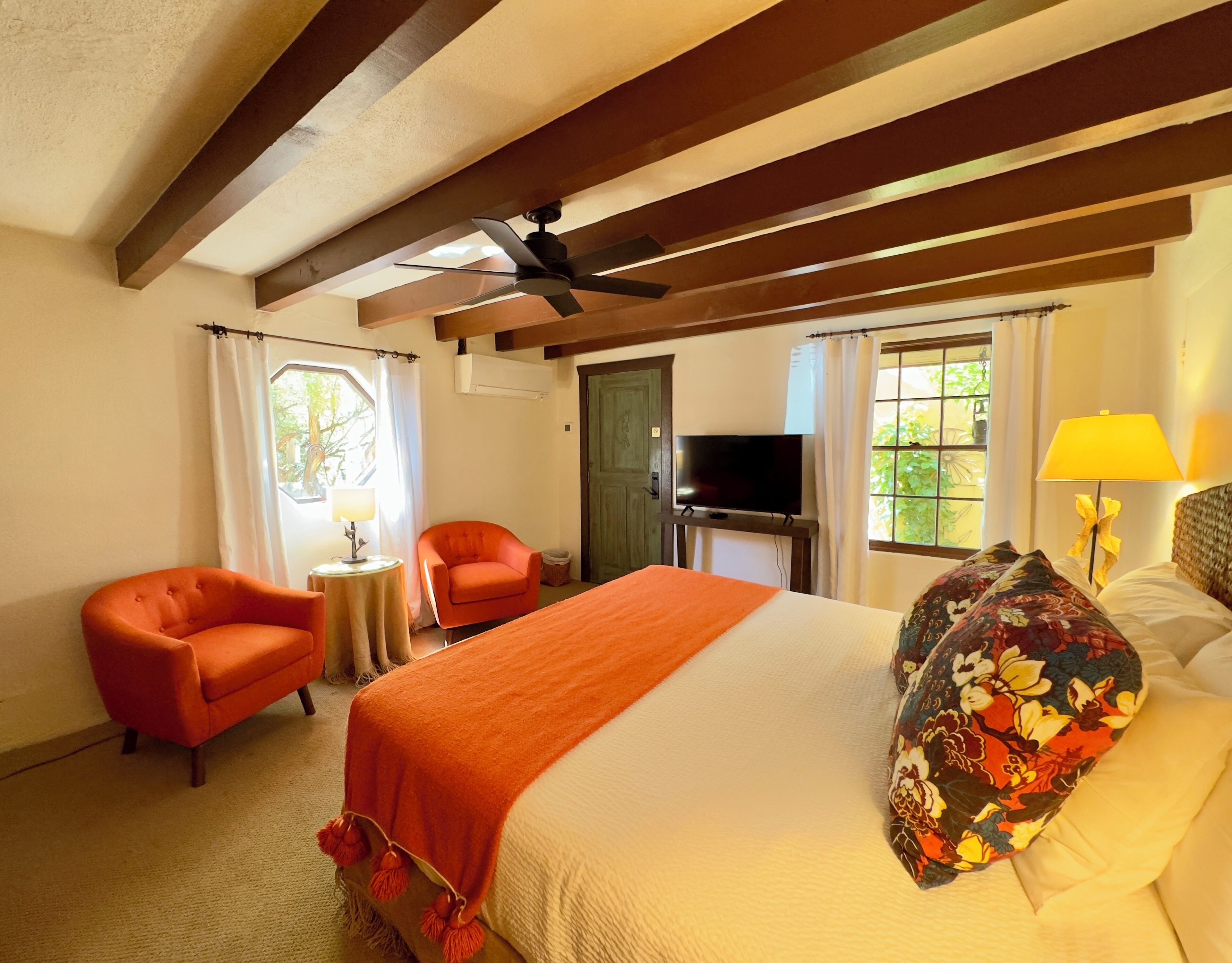 ห้องอีโคโนมี, เตียงคิงไซส์ 1 เตียง | เครื่องนอนระดับพรีเมียม, ผ้านวมขนเป็ด, ห้องพักตกแต่งอย่างมีเอกลักษณ์