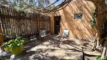 Queen Room (No Pets) | Terrace/patio