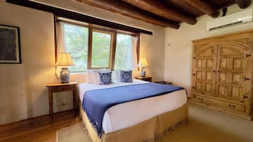 Deluxe King Suite (Pet Friendly) | Premium bedding, down comforters, individually decorated