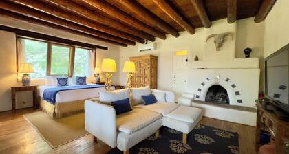 Old Taos Guesthouse B&B