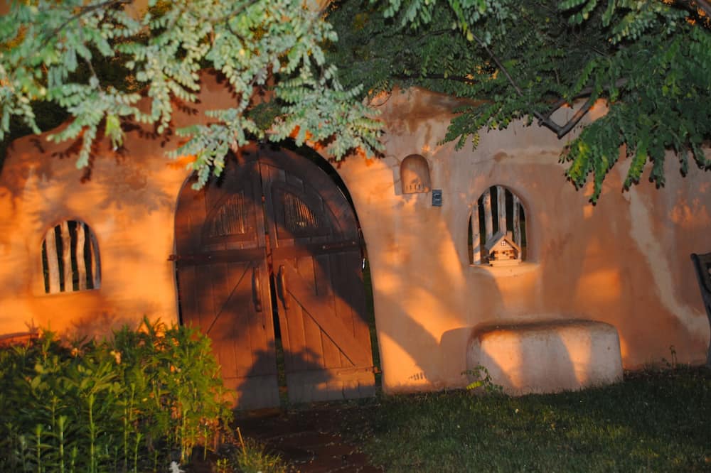 Old Taos Guesthouse B&B - Tres Ritos, NM