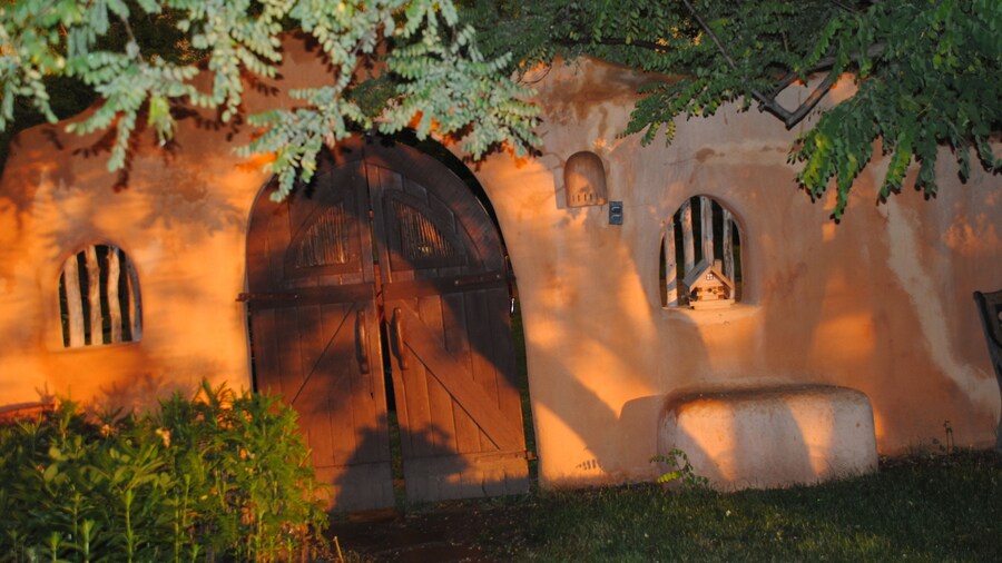 Old Taos Guesthouse B&B