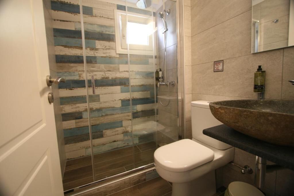 Superior Apartment, Multiple Beds, Garden View | Bathroom