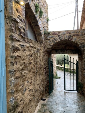 Property entrance - Nomitsi Traditional House (West Mani)