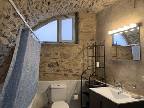 Traditional House | Bathroom