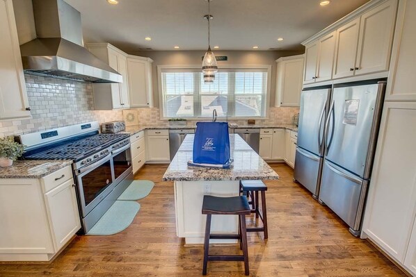 Fridge, microwave, oven, stovetop - All-Sea-Suns | 670 ft from the beach | Private Pool, Hot Tub, Dog Friendly (Virginia Beach)