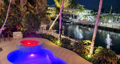 Trooppinen paratiisi Venetian Shores. Luxury lämmitetty uima / Spa, 4 Bikes & Kayak