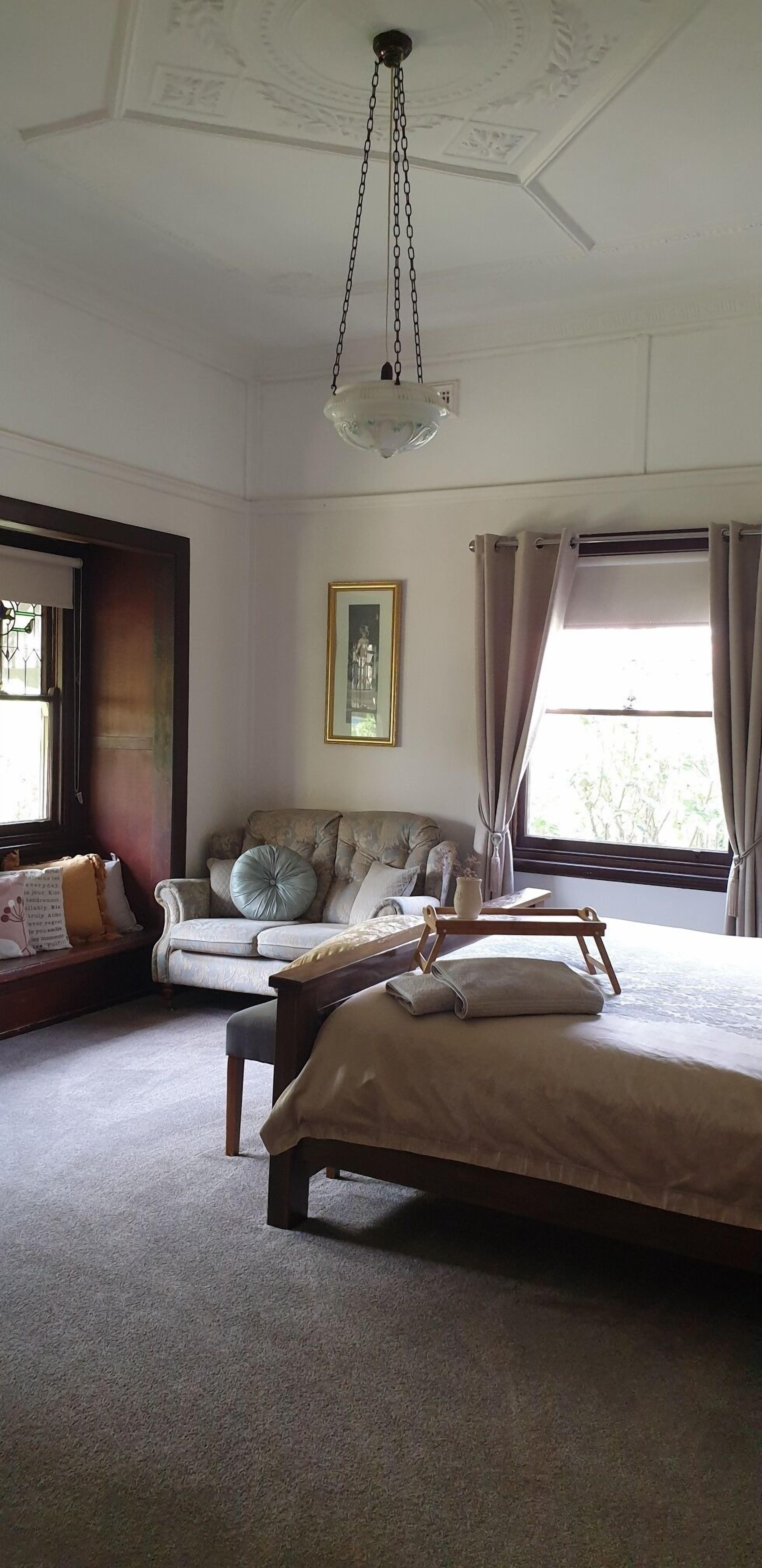 Beautiful Heritage Home, Short Stroll to the town centre.