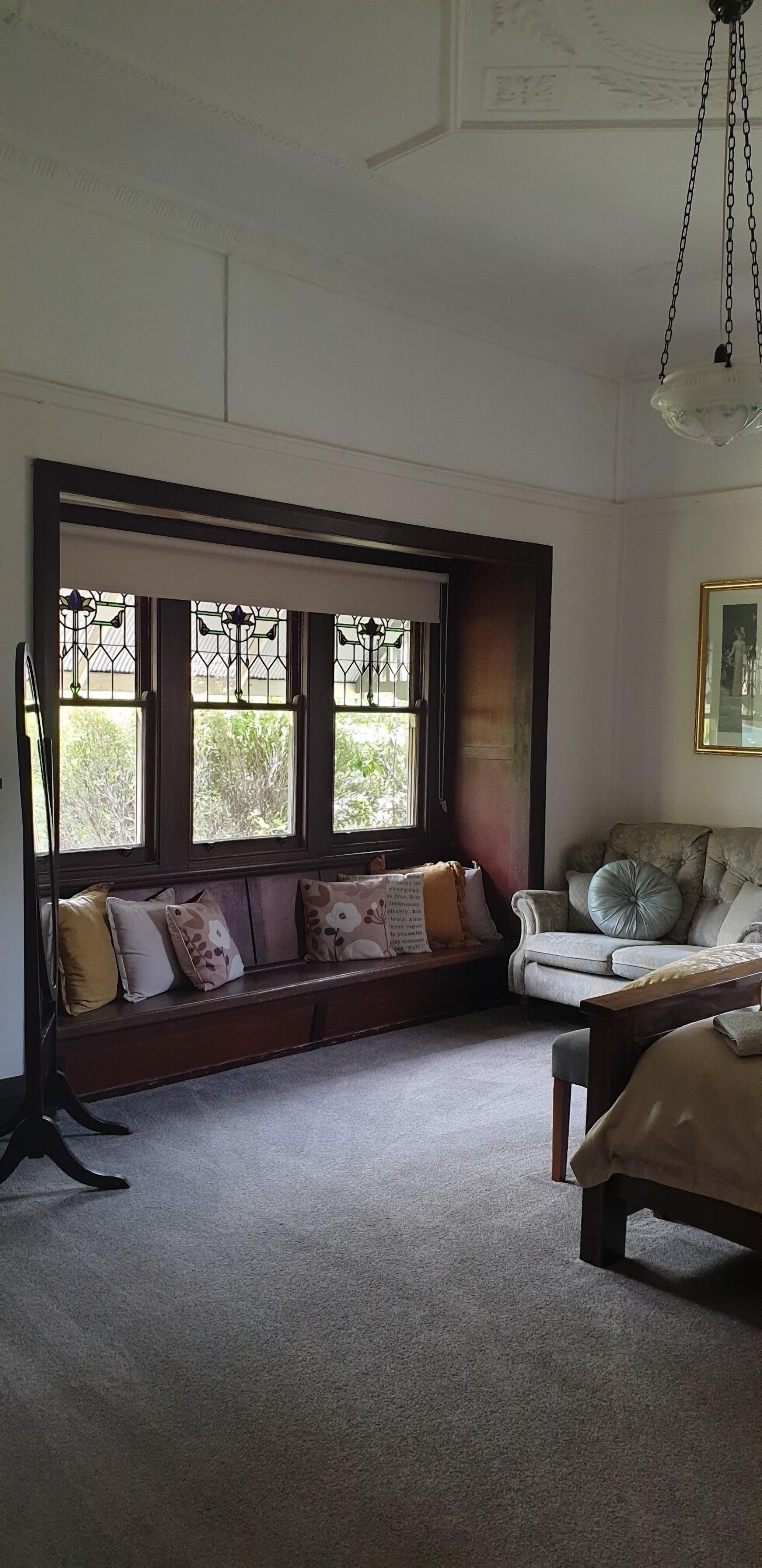 Beautiful Heritage Home, Short Stroll to the town centre.