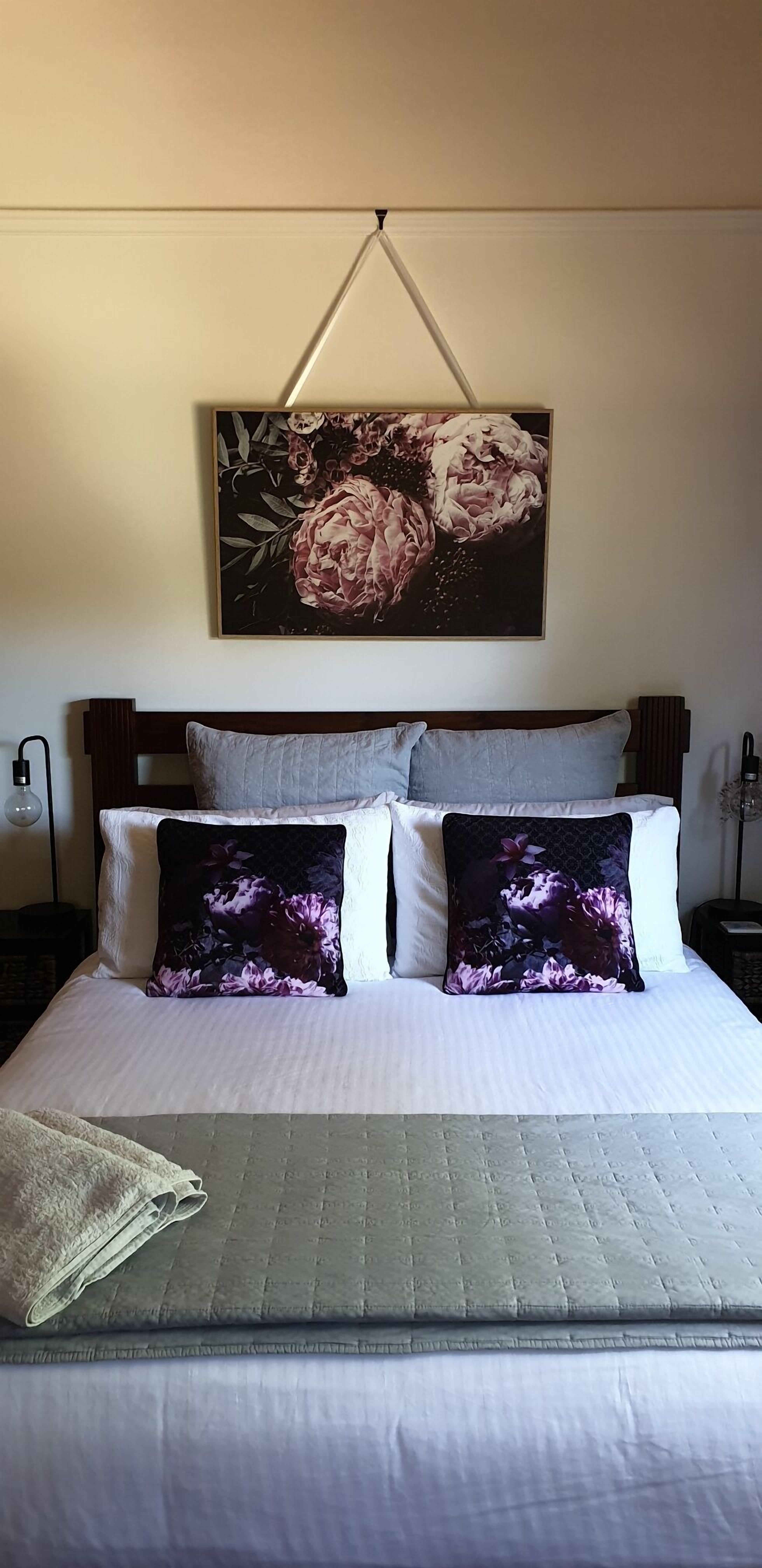 5 Schlafzimmer, Schreibtisch, Bügeleisen/Bügelbrett, Reisekinderbett