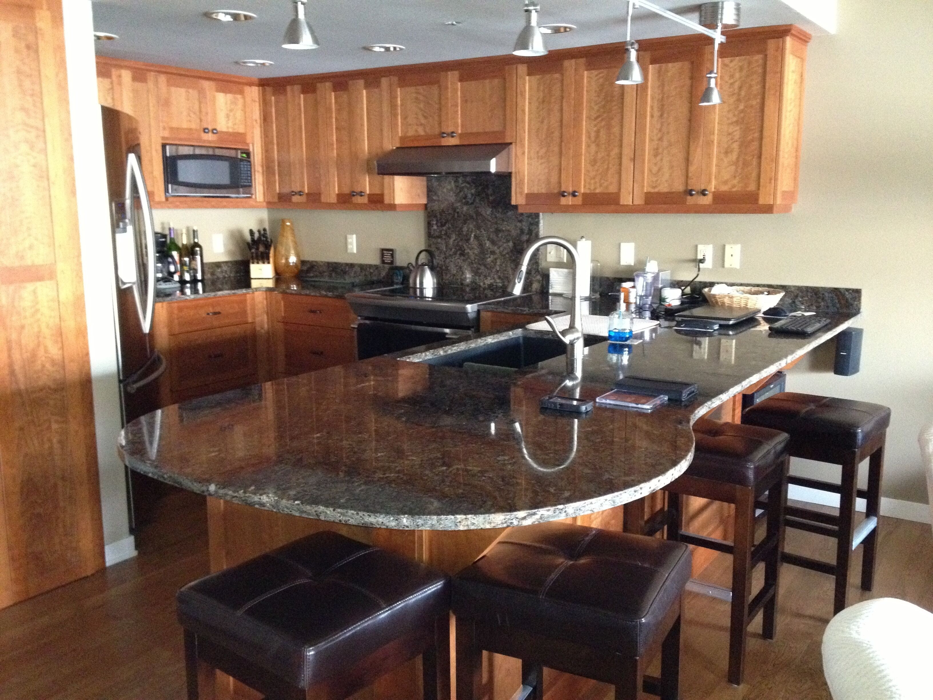 Beautiful Lake Chelan Beachfront Condo, Just 3 Blocks From Downtown Chelan