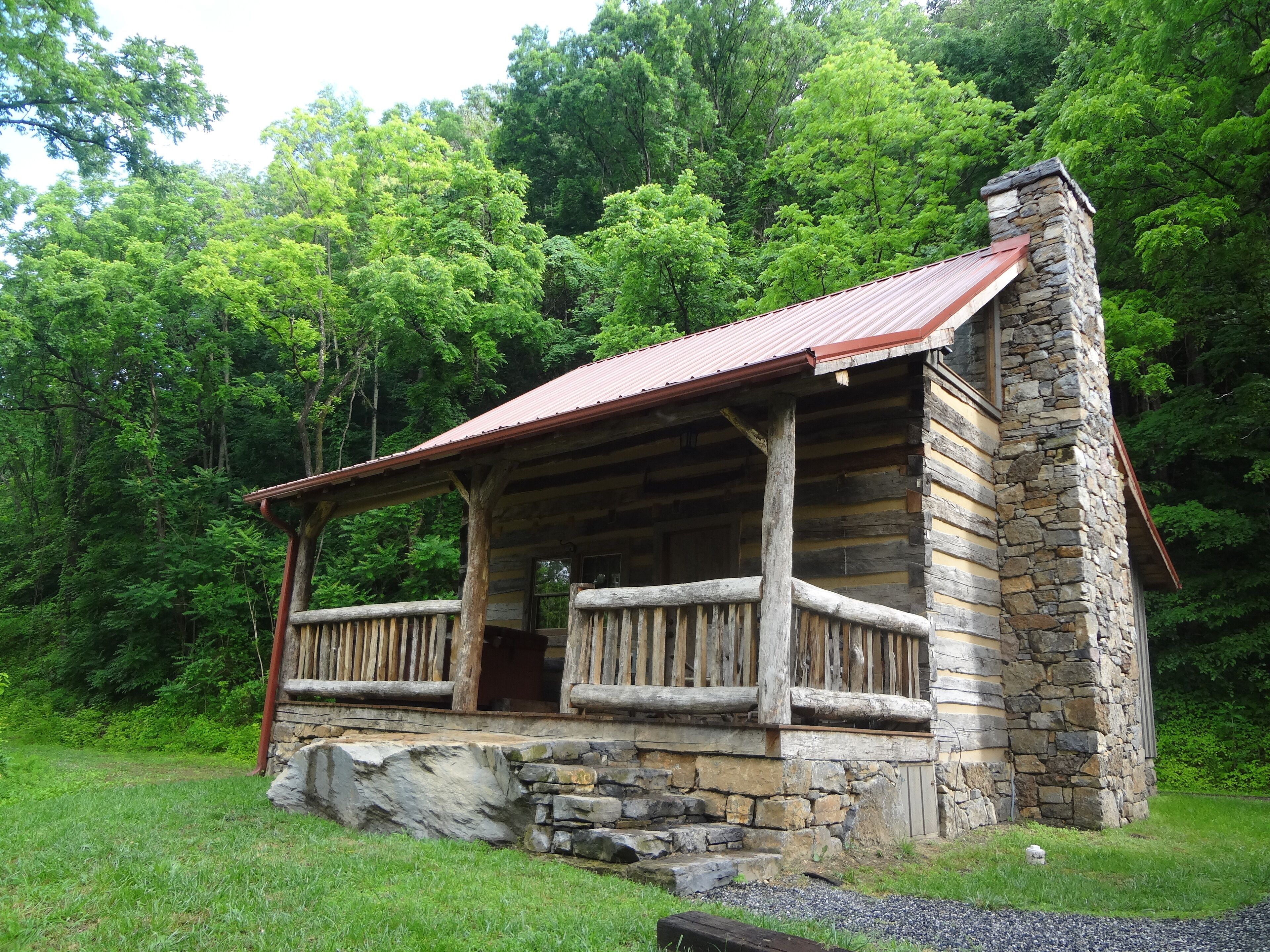 Romantic and Cozy Cabin, Great for Honeymoons & Anniversaries