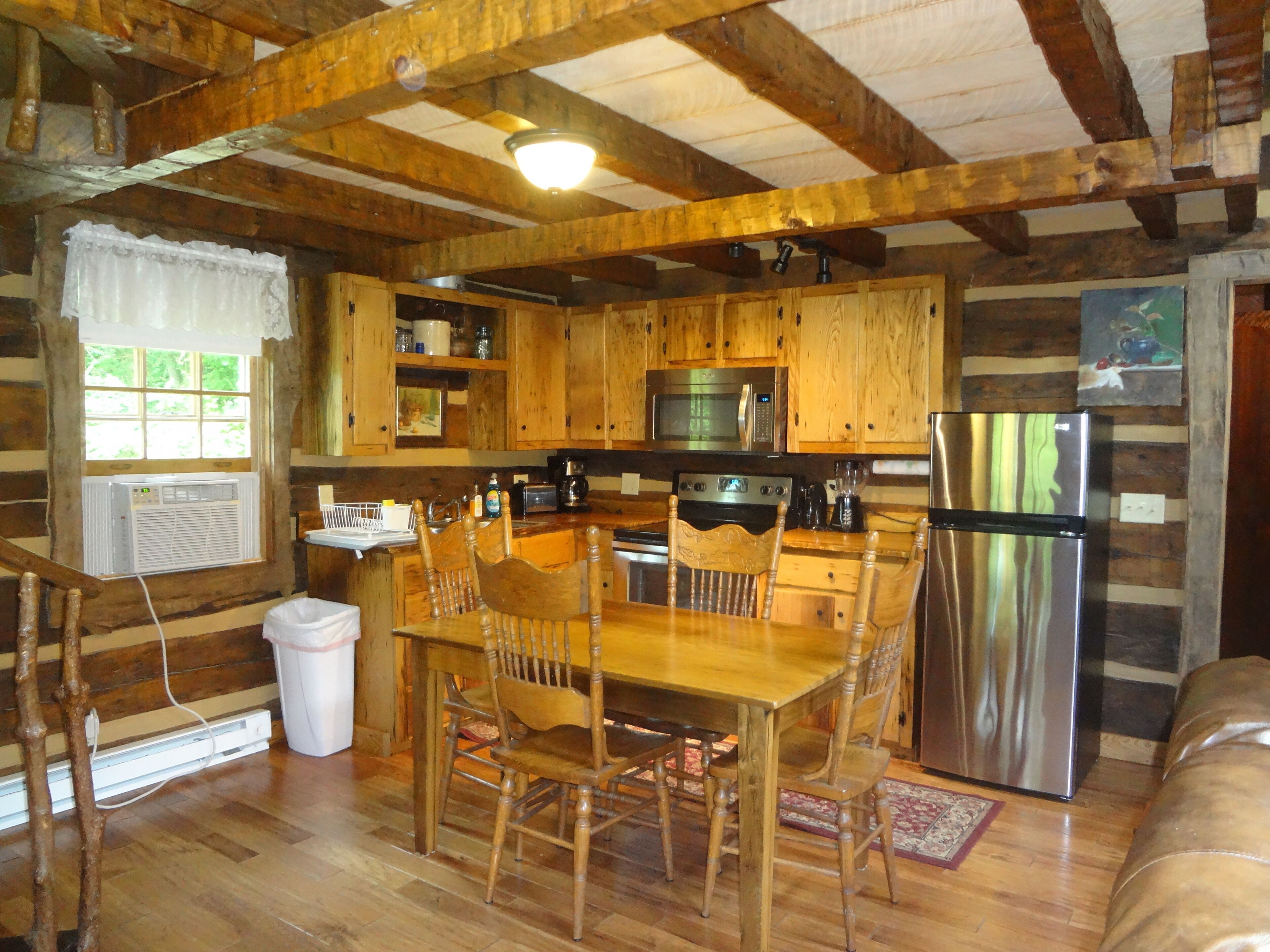 Romantic and Cozy Cabin, Great for Honeymoons & Anniversaries