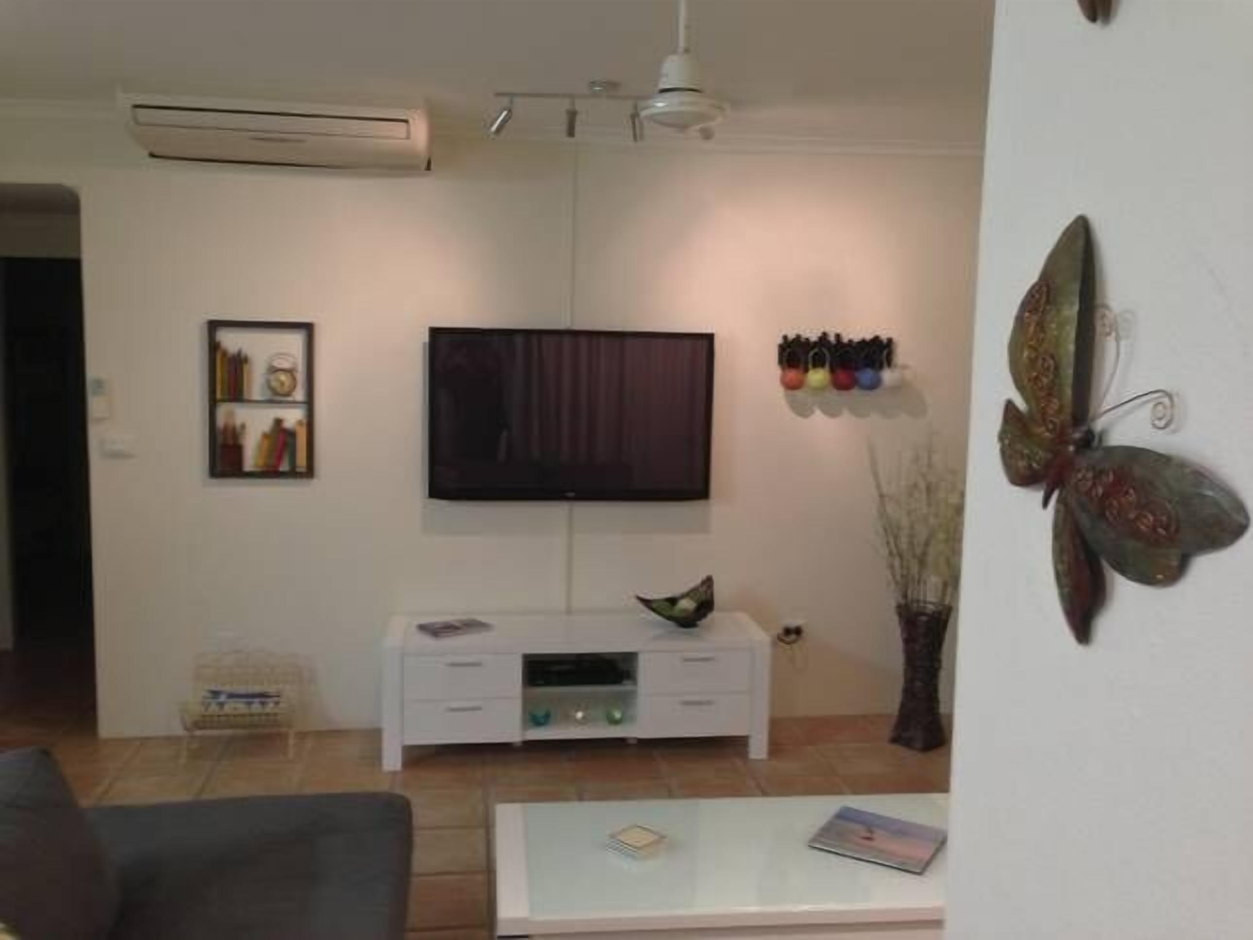 Paradise in Palm Cove — image 8