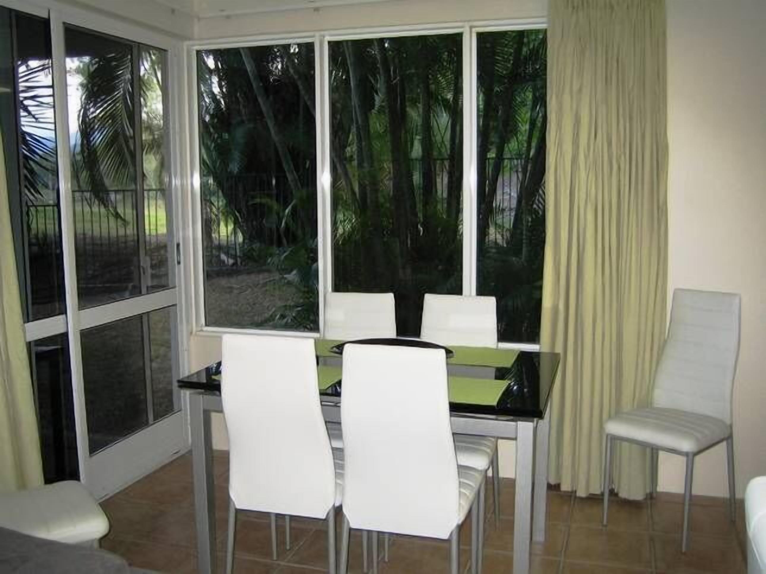 Paradise in Palm Cove — image 3