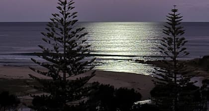 Architect Designed Beach House & the Best Views in Dalmeny !!