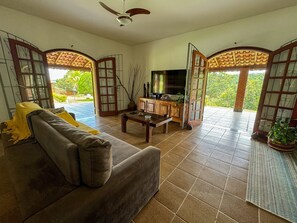 Smart TV, fireplace, DVD player, table football