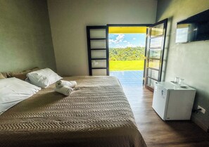 12 bedrooms, travel crib, free WiFi, wheelchair access - Comfort and Elegance: Refuge with Pool and Nature 40 Min from SP (araçariguama)