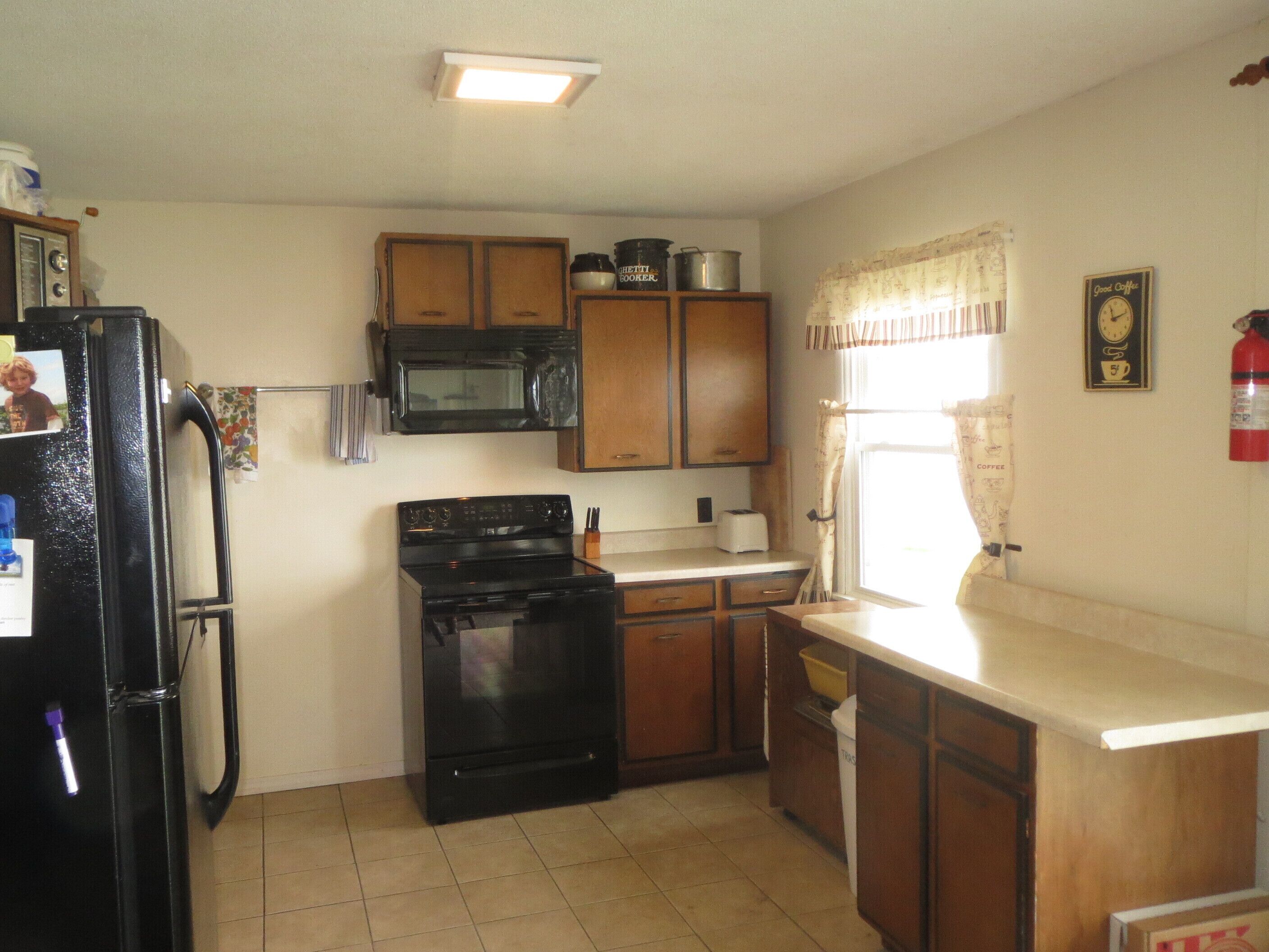 Lakefront Home,  60 Ft. Dock, Great Sunsets, Internet,  Walk to Ladds Marina