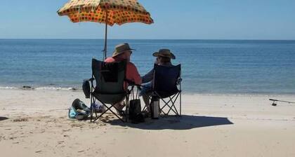 Abbey Beach Cottage, Busselton - By The Beach - Pet Friendly