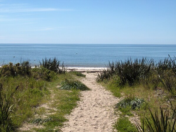 On the beach - Abbey Beach Cottage, Busselton  - By The Beach - Pet Friendly (Abbey, Busselton)