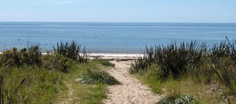 Abbey Beach Cottage, Busselton  - By The Beach - Pet Friendly