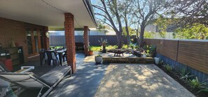 Outdoor dining - Abbey Beach Cottage, Busselton  - By The Beach - Pet Friendly (Abbey, Busselton)