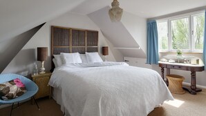 A bedroom with a large bed, a desk, a chair, and a window with curtains. - Stylish Luxury Let In Rye. Walk To Shops/Pubs/Restaurants + Near Beach (Rye)