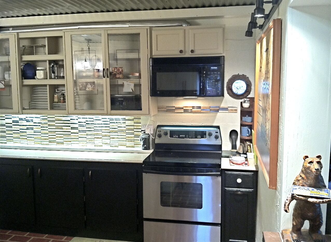 Cedar Duplex Apt, NO Stairs so Easy Access, Hot Tub, Short range mountain view. 