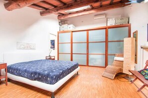 3 chambres, fer et planche à repasser, Wi-Fi gratuit, draps fournis