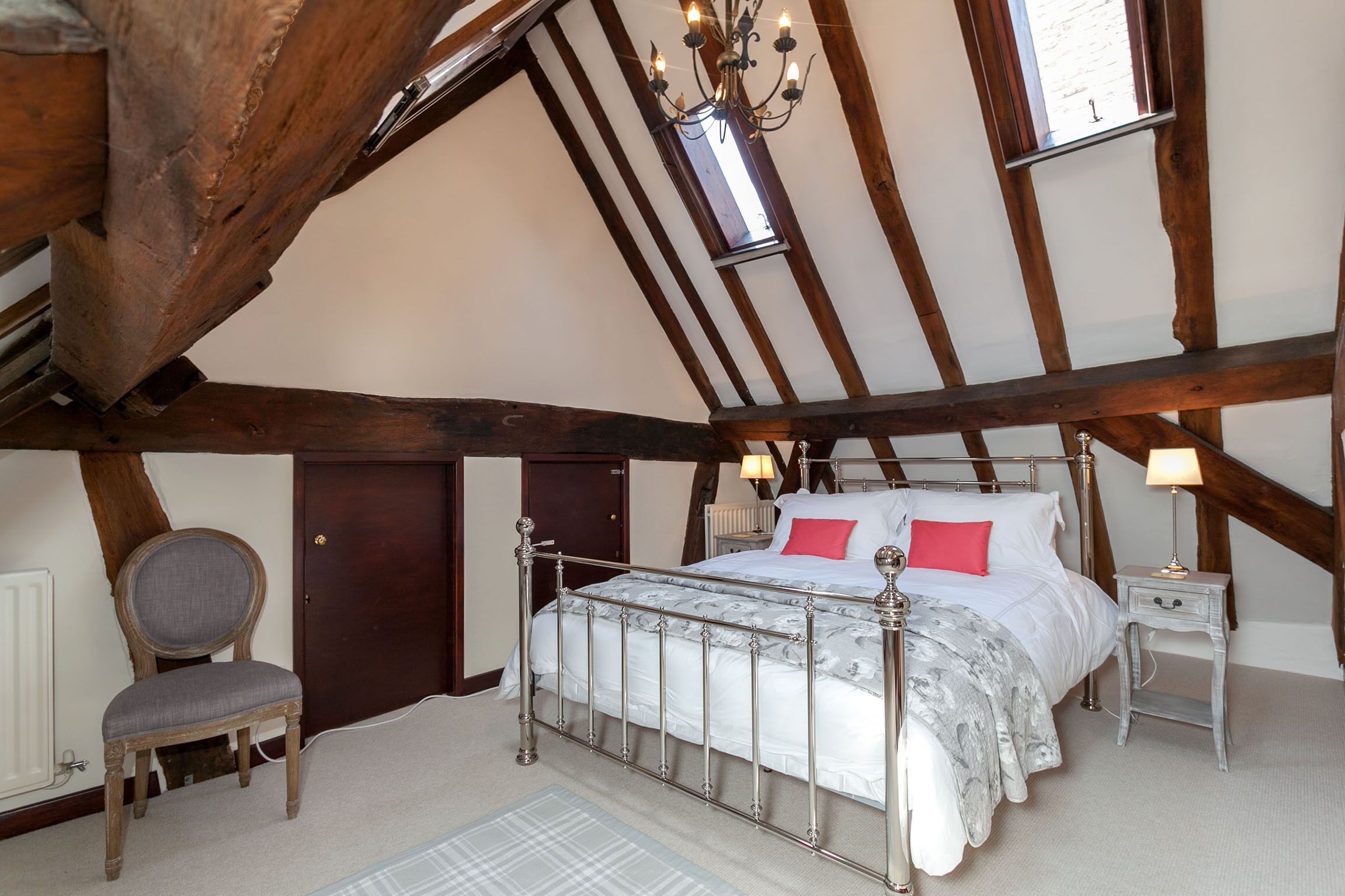 3 chambres, fer et planche à repasser, Wi-Fi, draps fournis