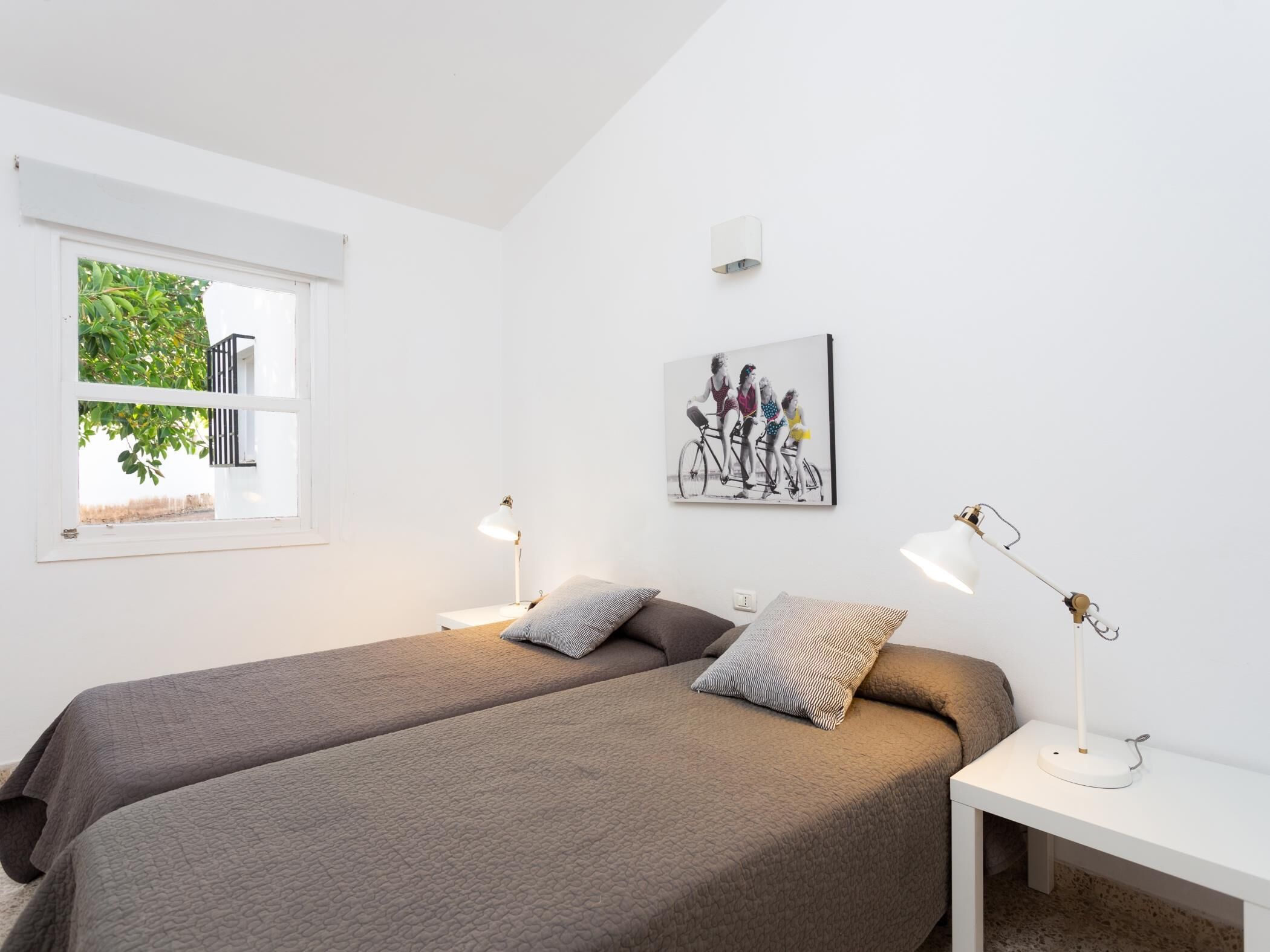 3 slaapkamers, een strijkplank/strijkijzer, internet, beddengoed