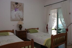 4 bedrooms, iron/ironing board, free WiFi, bed sheets