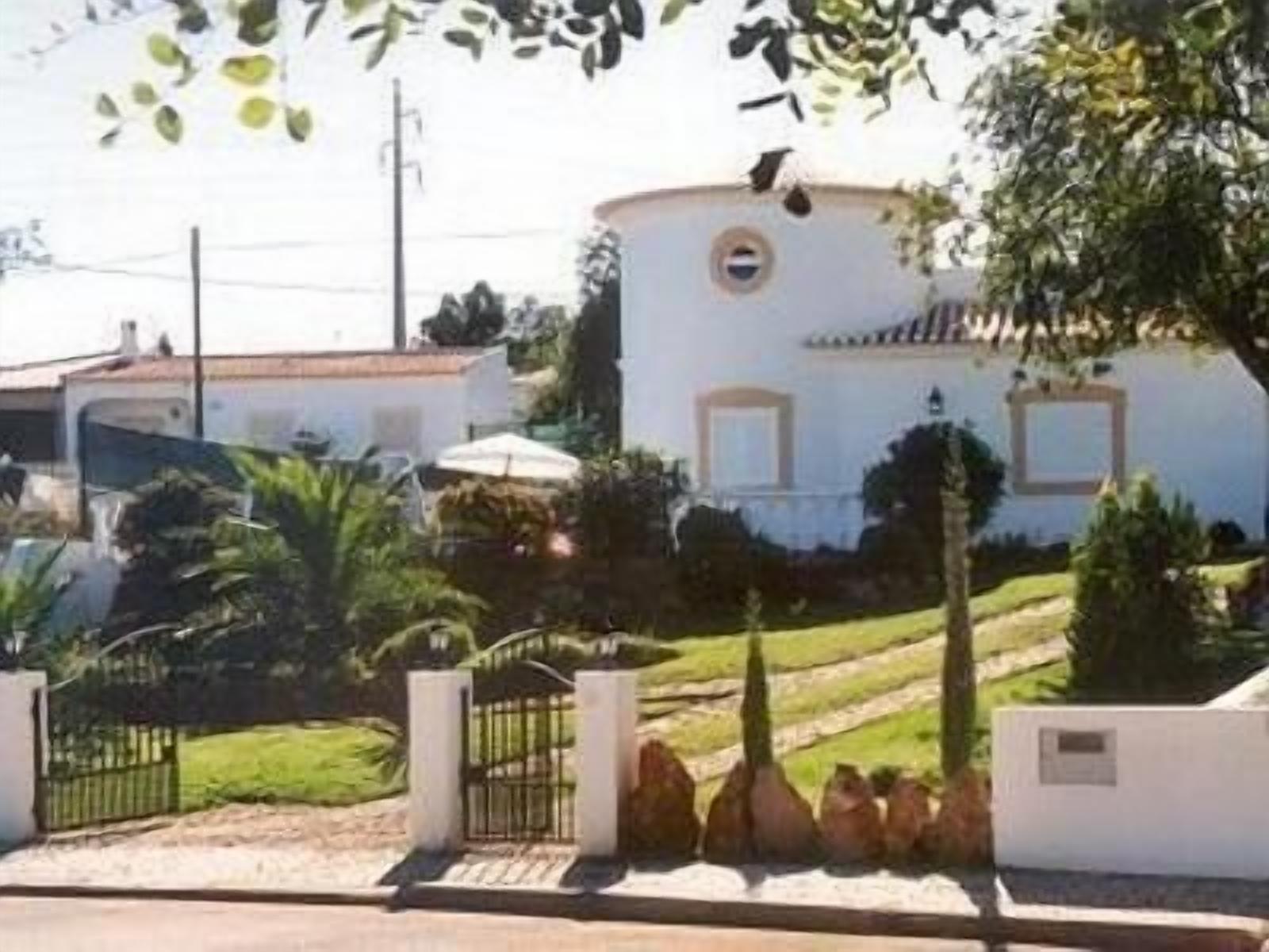 Luxury villa with private pool in a peaceful location