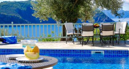 Villa Aquilo,Stunning,quiet ,sunsets and views .