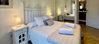 Beautiful 3 Bedroom apartment very near Madrid city, Wifi, AC, Pool, Paddle.