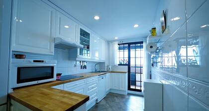 Beautiful 3 Bedroom apartment very near Madrid city, Wifi, AC, Pool, Paddle.