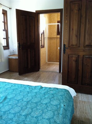 4 bedrooms, iron/ironing board, travel cot, WiFi